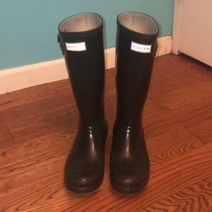 Black hunter boots
